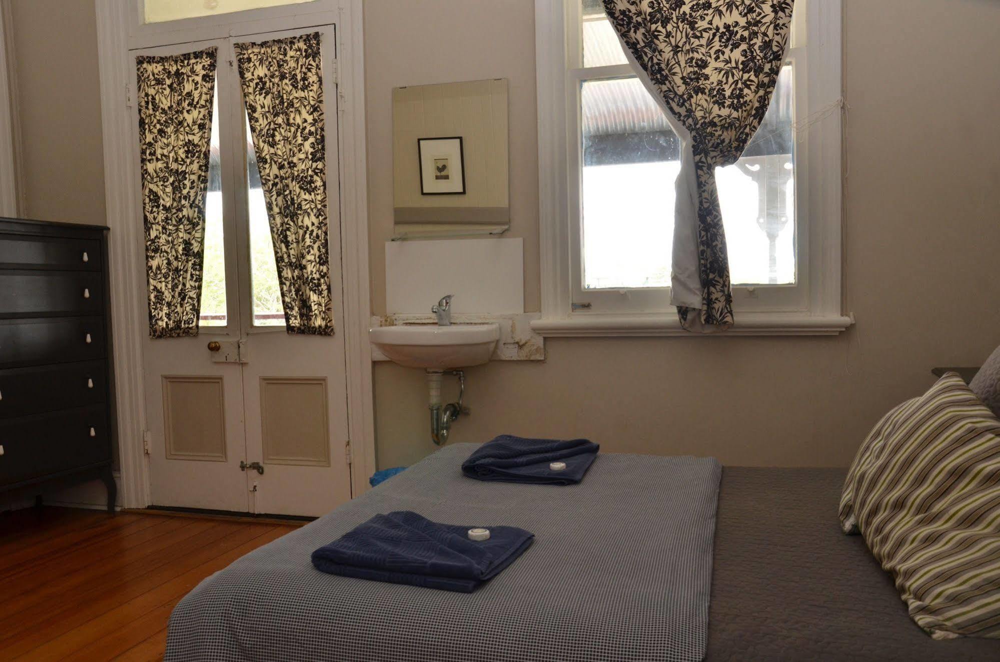Royal Gatton Hotel Extérieur photo